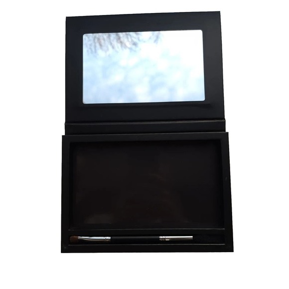 Magnetic Make Up Pallet w/ Mirror - 6x8 - Magnets + Make Up Brush Included *NEW - Picture 3 of 7